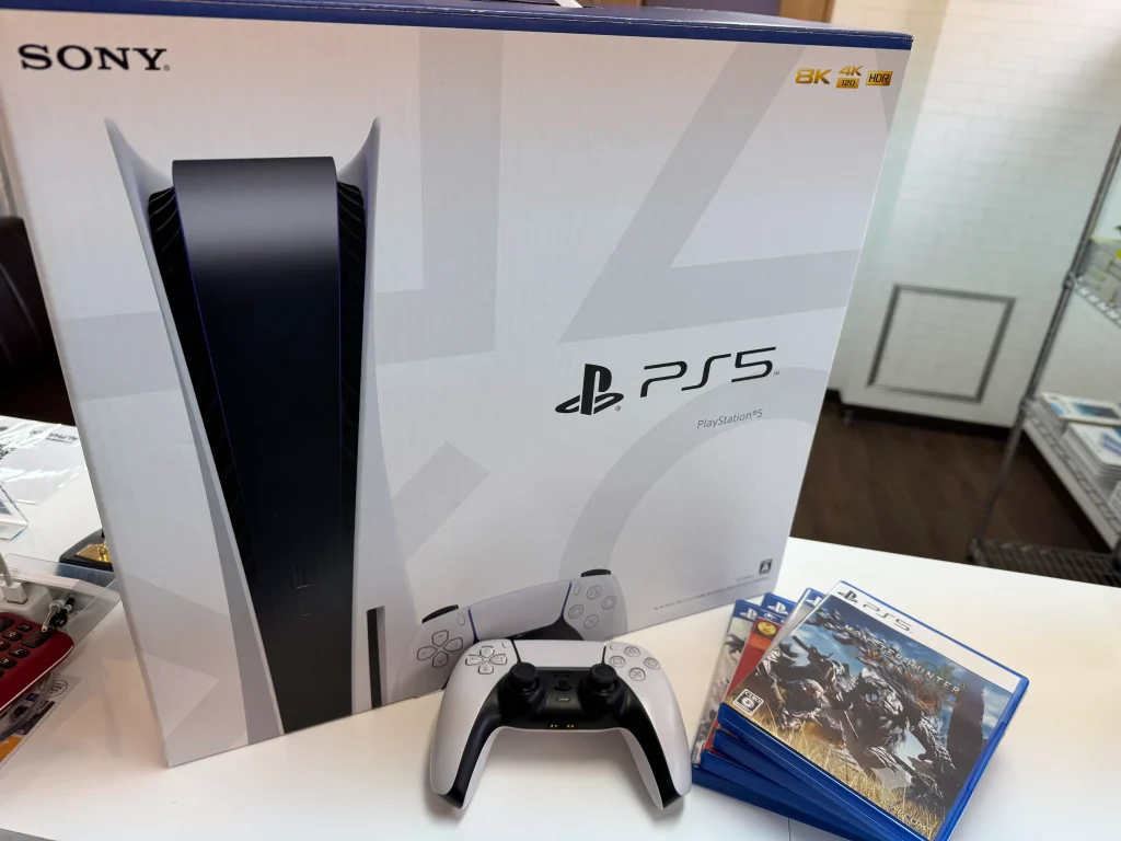 札幌市西区で買取したPlayStation5本体とコントローラー・ゲームソフトの写真｜アルファロジック琴似駅前店