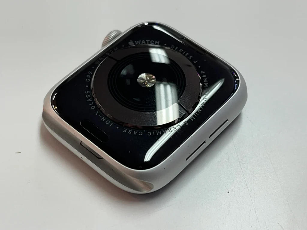 Apple Watch Series 4（44mm・GPSモデル）の背面センサー部を写した本体写真｜札幌市西区アルファロジック琴似駅前店での買取実例