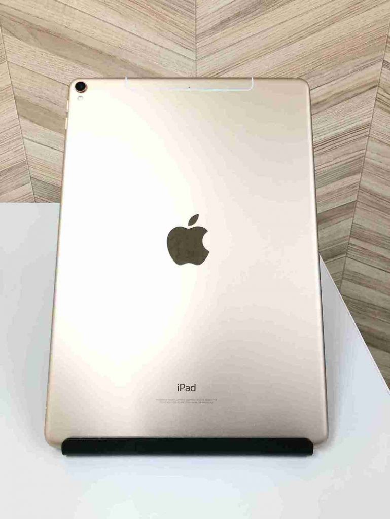 昭島駅前店で買取したiPad Pro 10.5インチ ゴールドの背面写真