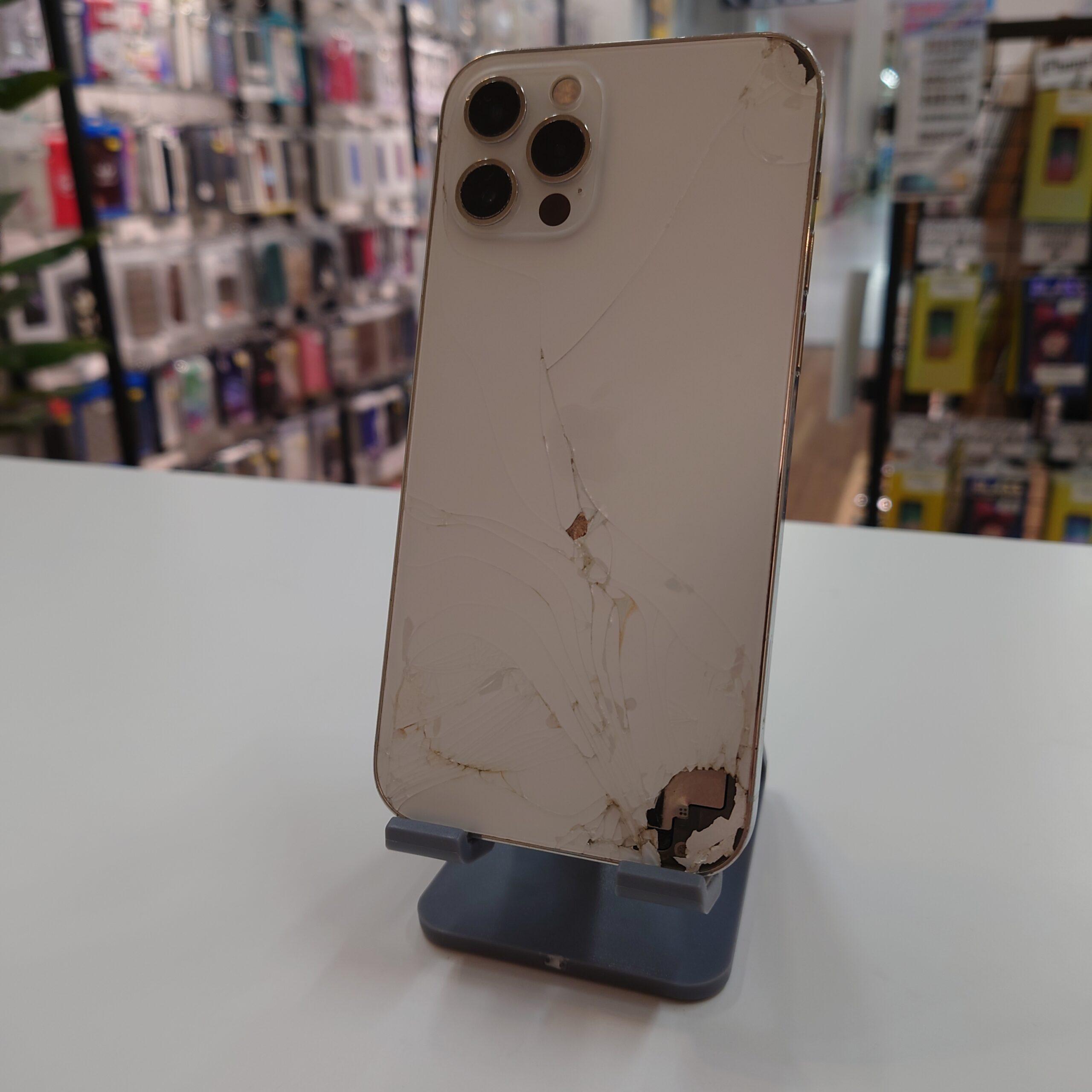 破損したiPhone12Proの買取