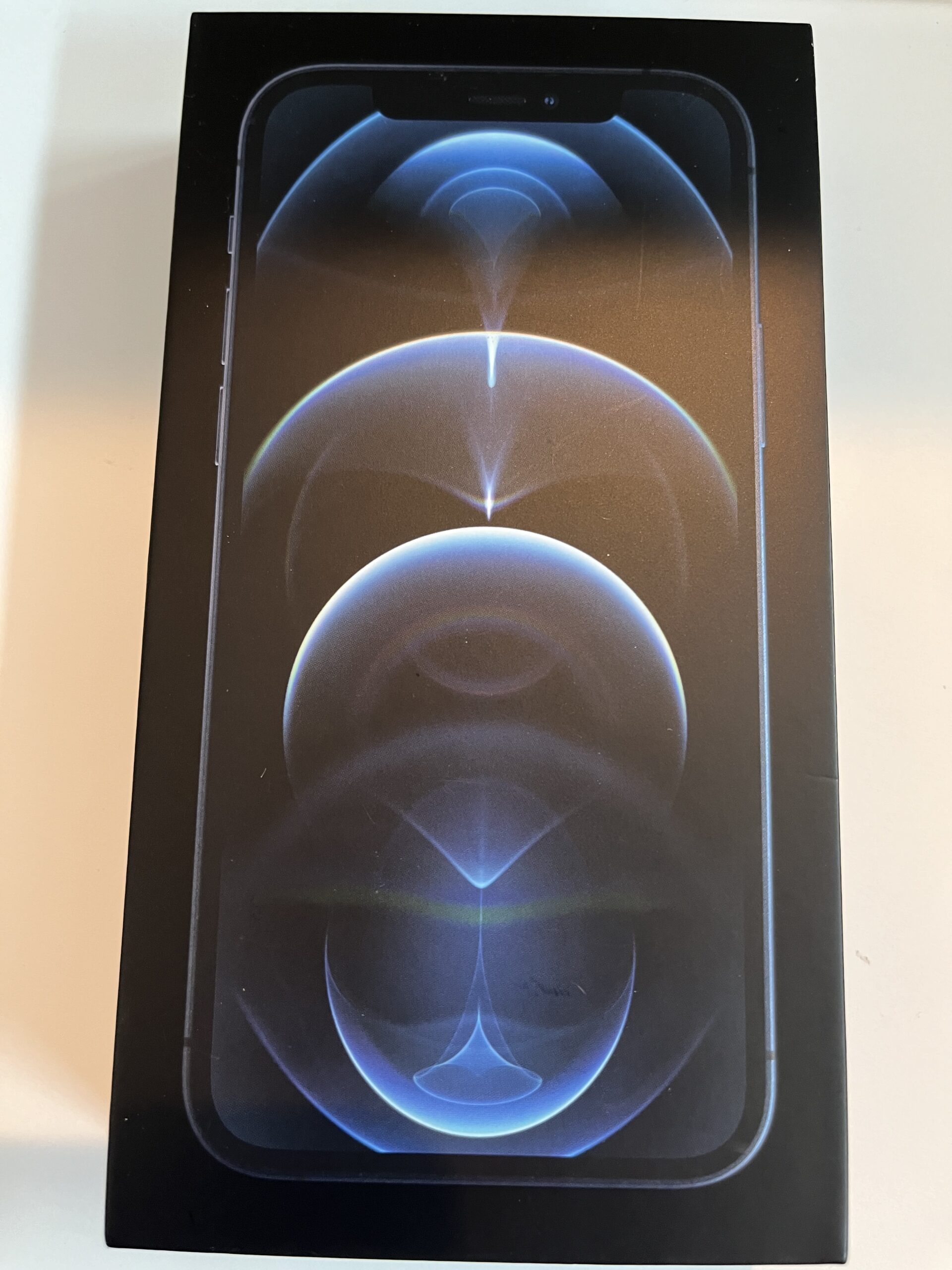 iPhone 12 Pro パシフィックブルーのパッケージ正面