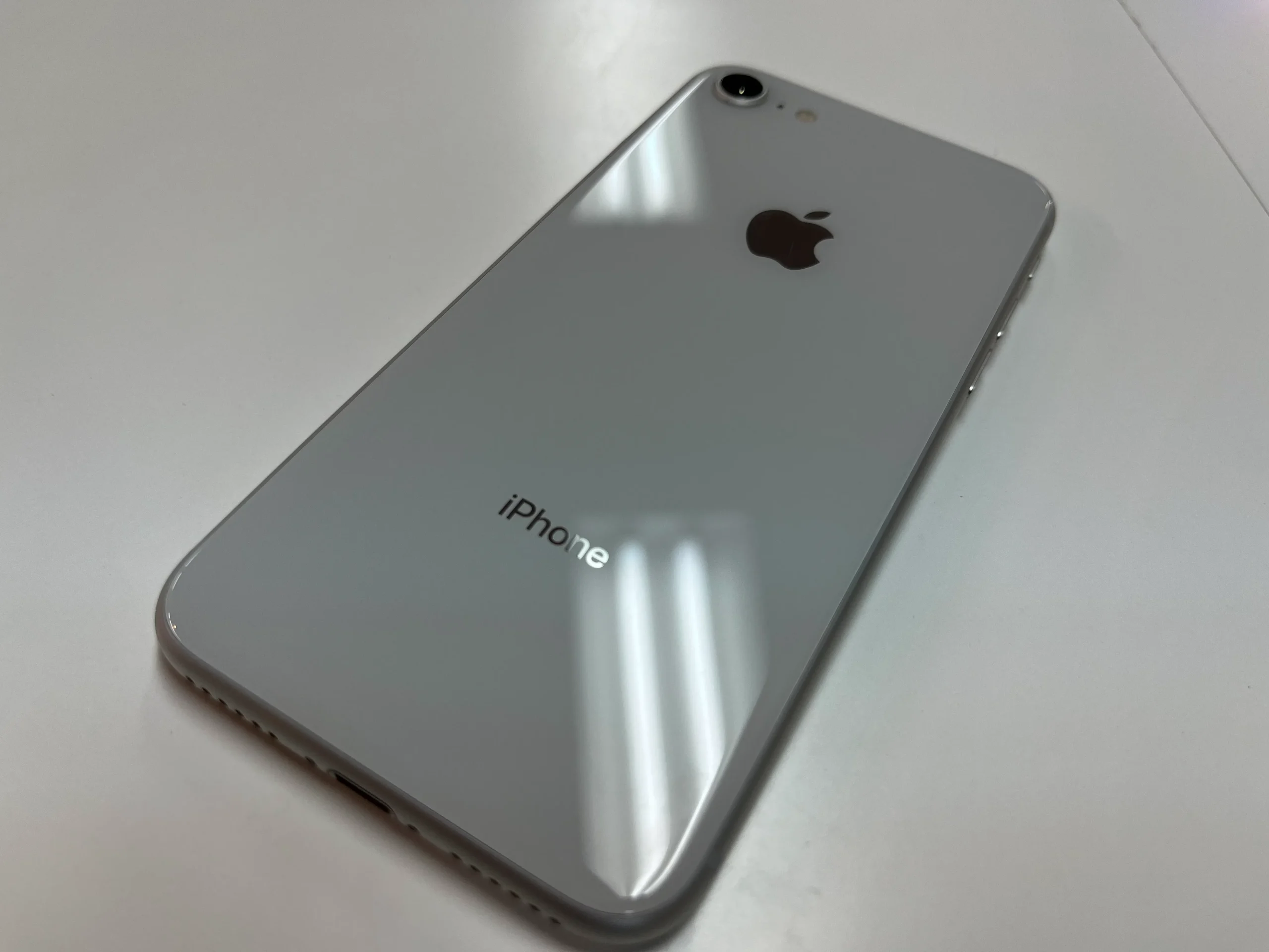 中古iPhone本体の背面写真（状態良好）｜札幌市西区アルファロジック琴似駅前店の買取事例