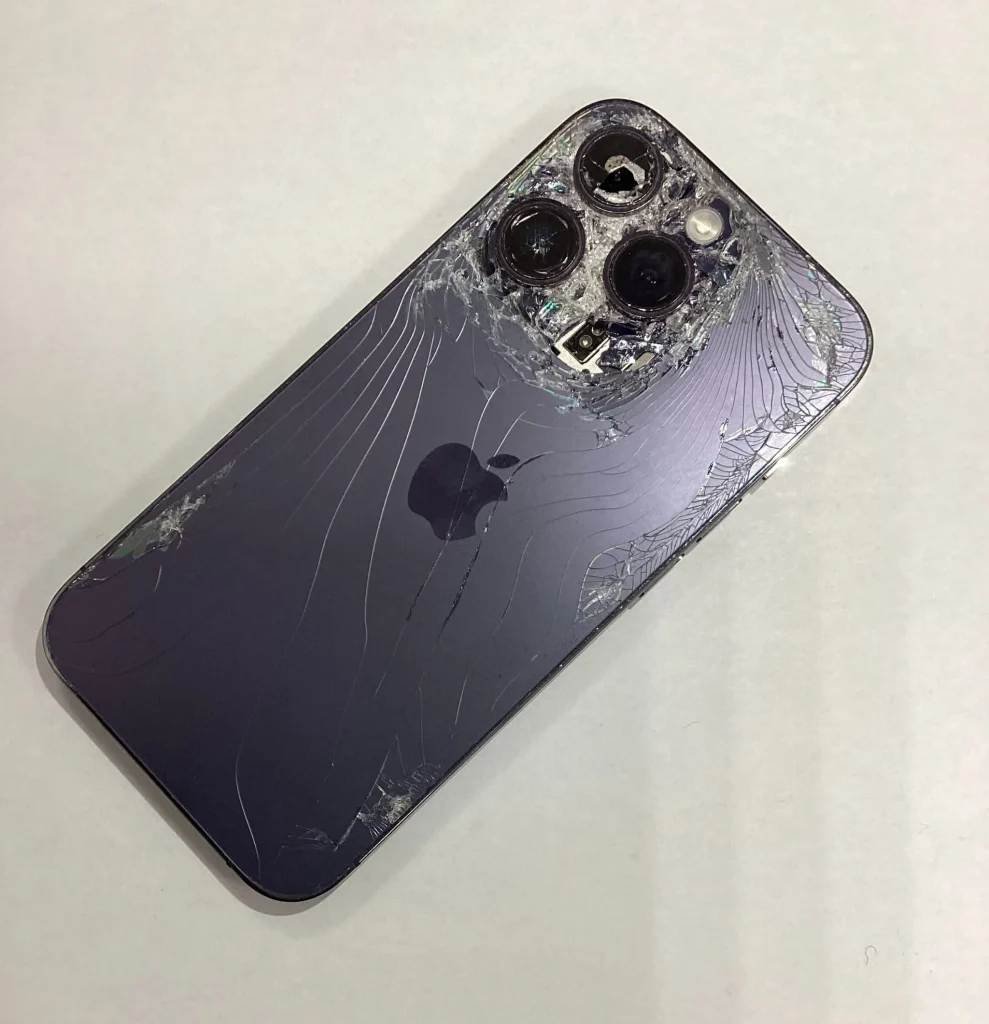 iPhone15Pro背面割れ ジャンク品