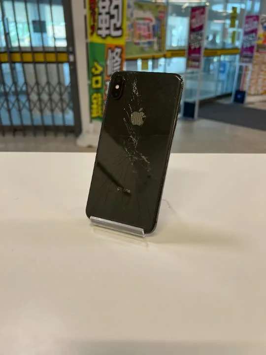 iPhoneXSMax,背面割れ,穴が開いている,他店は買取不可,アルファロジック買取可能
