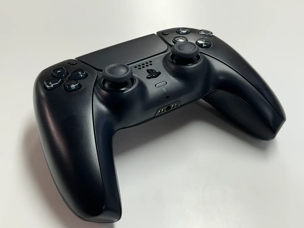 ualSenseコントローラー（PlayStation 5純正）の実物写真｜札幌市西区アルファロジック琴似駅前店での買取事例紹介ブログ用