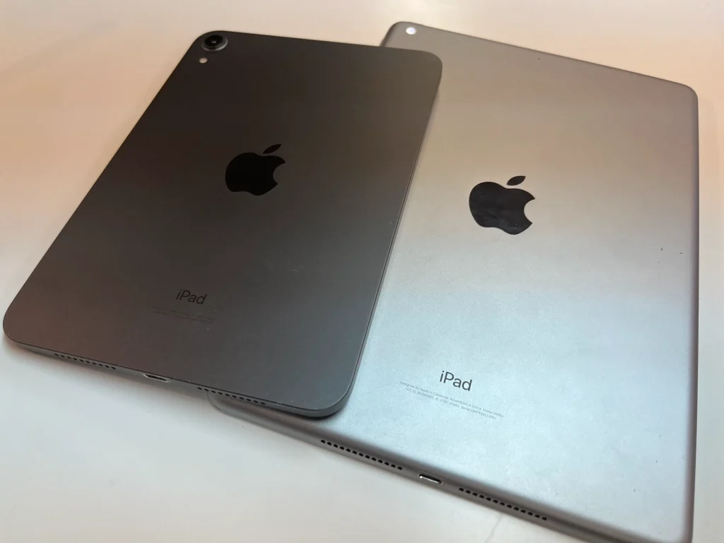 店頭にて買取査定中のiPad（Proと無印モデル）