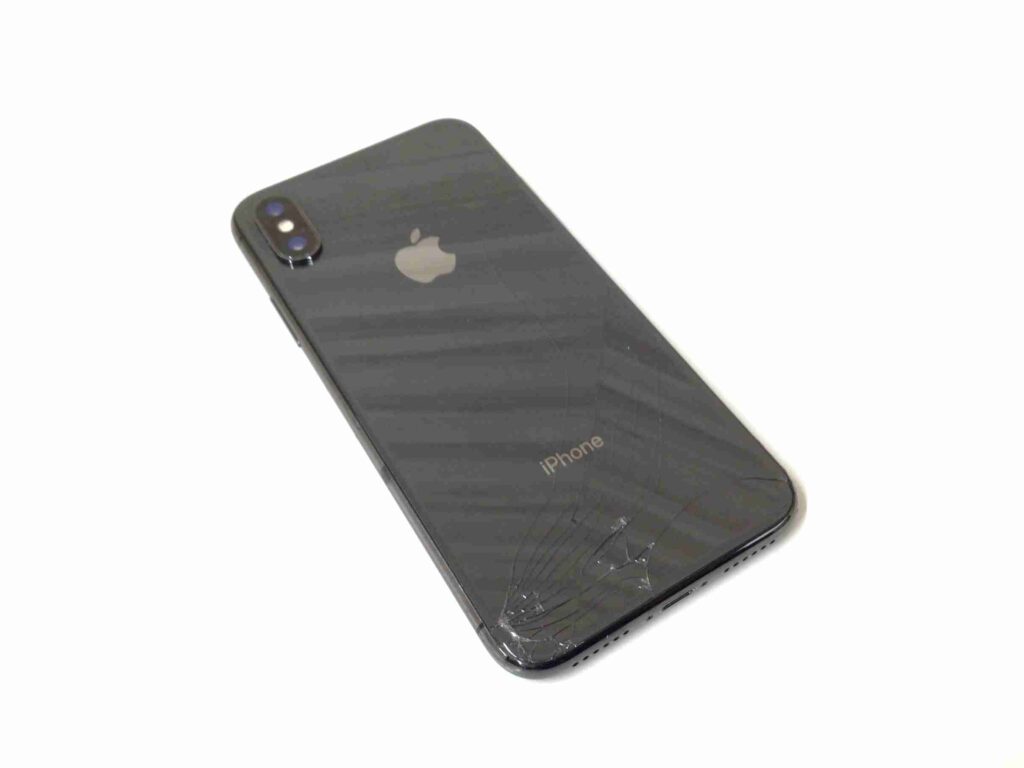 割れているスマホもしっかり買取させていただきます！